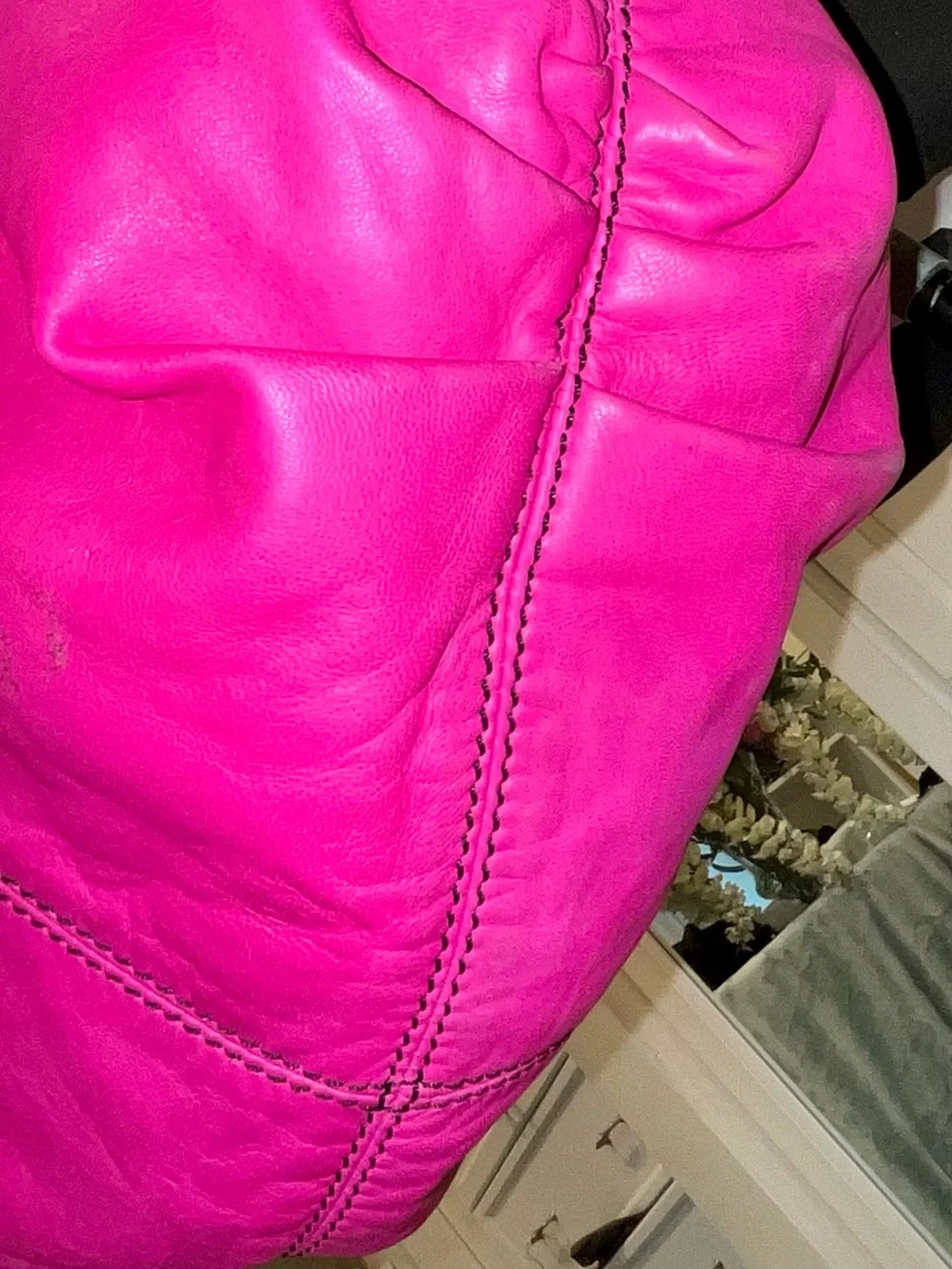 XL Preowned Valentino Garavani Fuscia Hobo Bag
